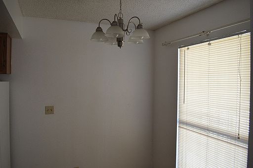 4th image of 4300 N Lamont St APT 289