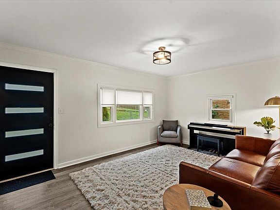 3rd image of 22 Caroline St