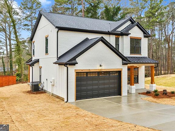 3rd image of 3369 Dodson Dr