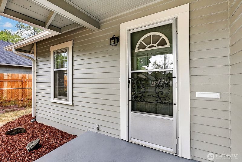 2nd image of 640 17th Avenue