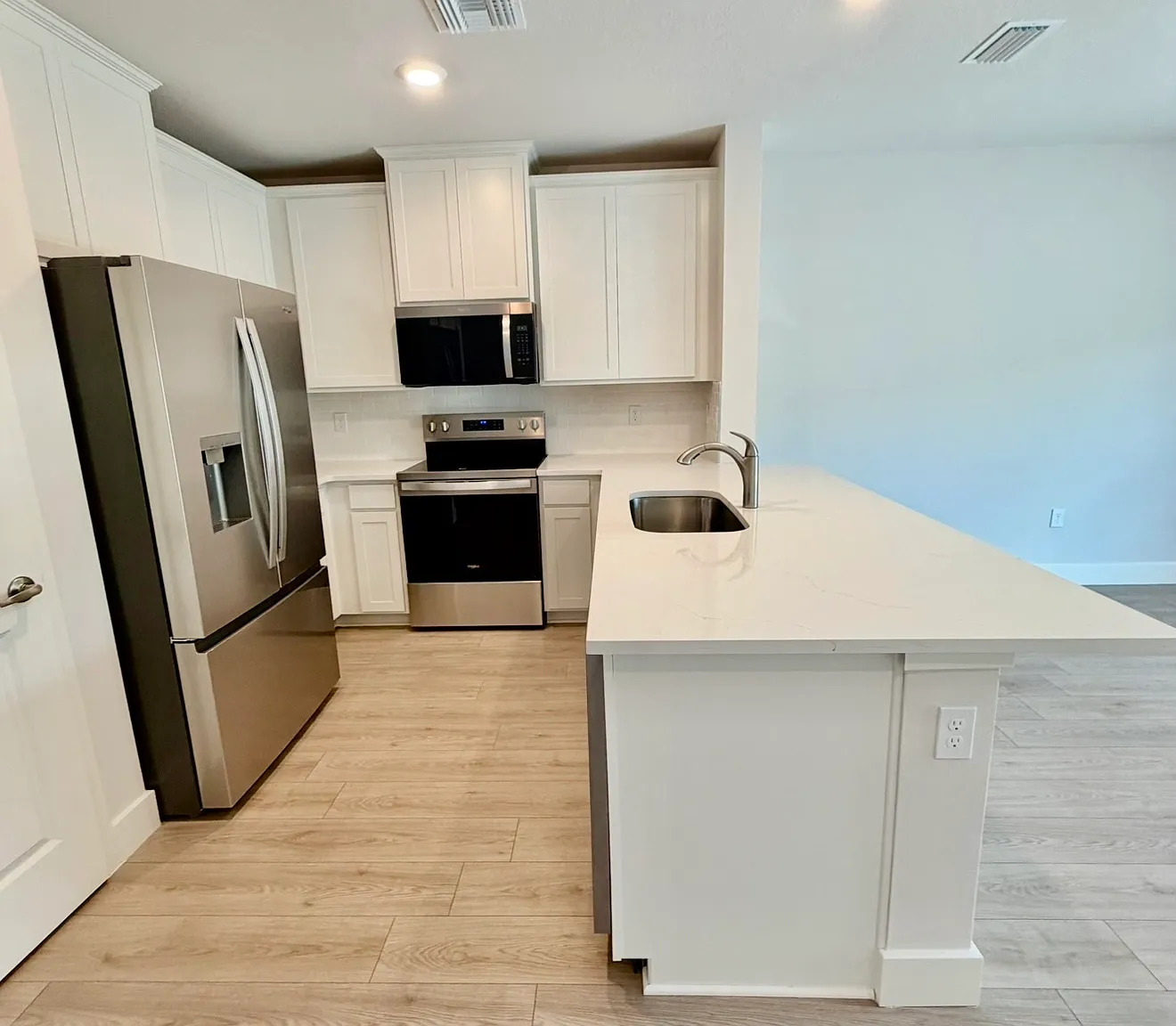 3 bed, 2.5 bath, 1463 sqft, $2,800 — Photo 3