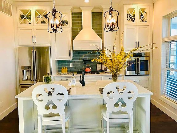 Custom Kitchen-Quartz Counte