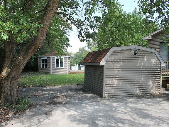 3rd image of 1 Lakeshore Dr