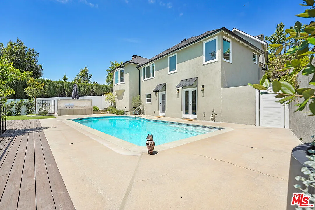 5 bed, 3.0 bath, 3200 sqft, $13,500 — Photo 3