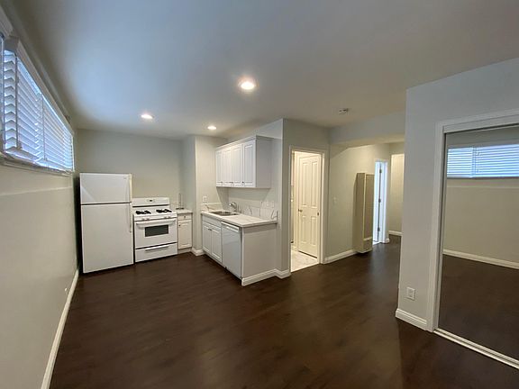 3rd image of 317 28th St #D