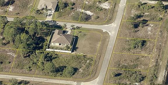 3rd image of 905 Citrus Ave S