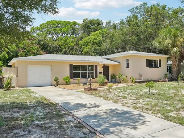 1580 Robinson Dr N, Saint Petersburg, FL 33710