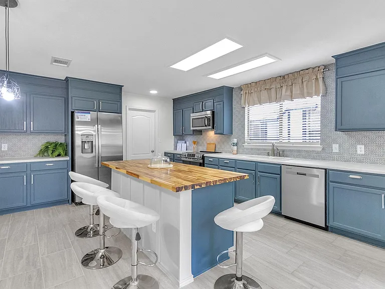 1413 Baffin Cv — Photo 12