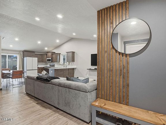 3rd image of 6108 Judd Ave