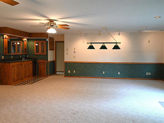 5th image of 131 Wyndham Cir W