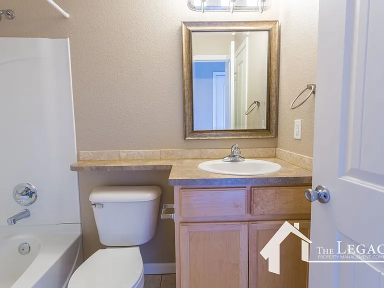 3843 Sweetbrier St — Photo 2