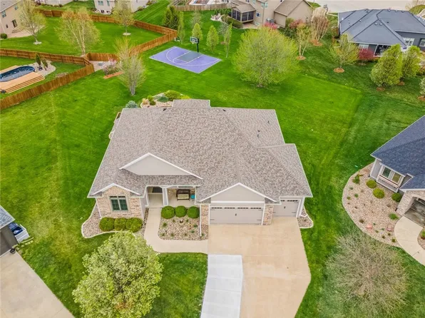 3403 159th St, Urbandale, IA 50323