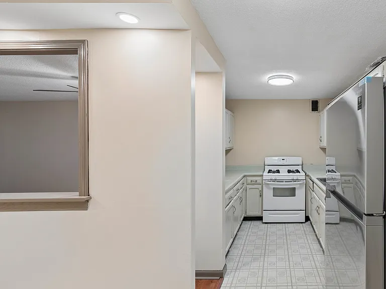 2211 S Stewart Ave #1A — Photo 12