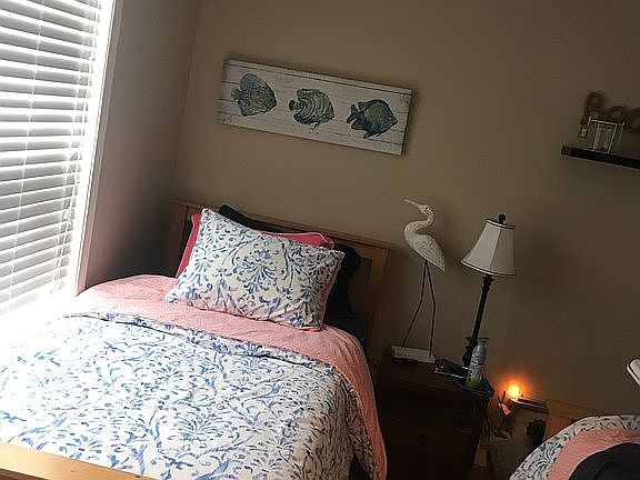 5th image of 508 Amberdale Cir E