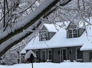 9919 Sherman Rd, Cedarburg, WI 53012