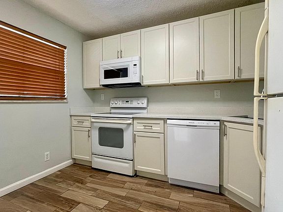 5th image of 1801 NW 75th Ave APT 211