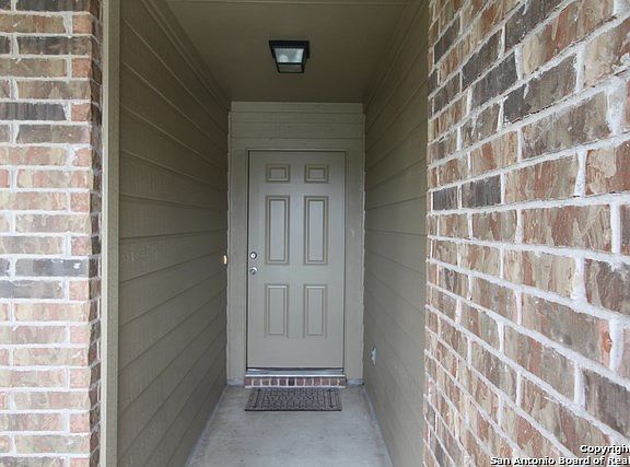 4th image of 909 Lauren St