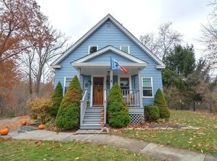16 Pleasant St, Grafton, MA 01519