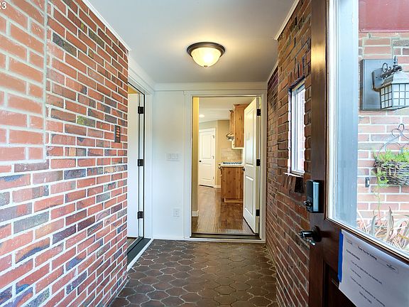 5th image of 6809 NE 70th St