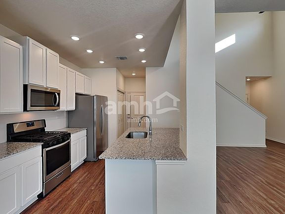 2nd image of 2735 Spencebrook