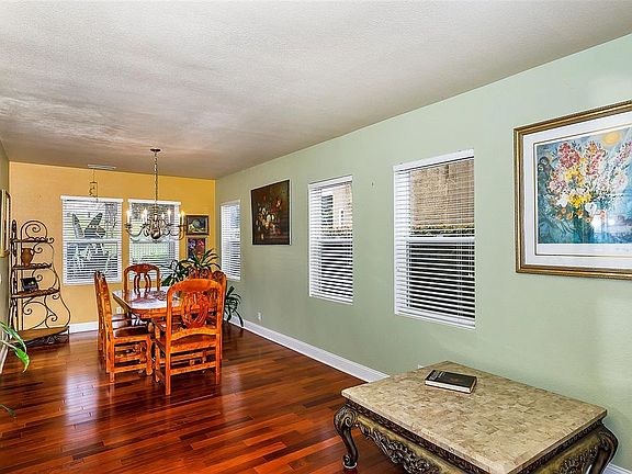 2nd image of 30946 Crystalaire Dr