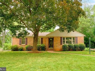 16617 Chestnut St, Gaithersburg, MD 20877