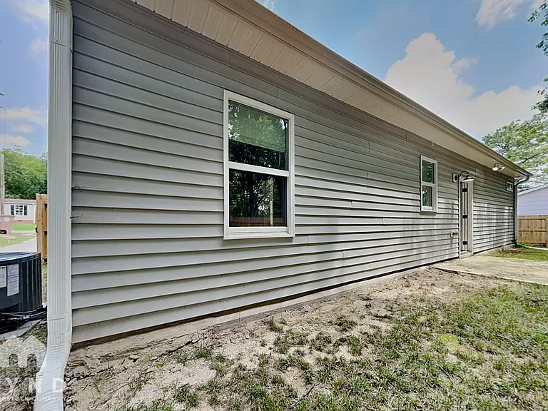 420 E Cedar Ave — Photo 17