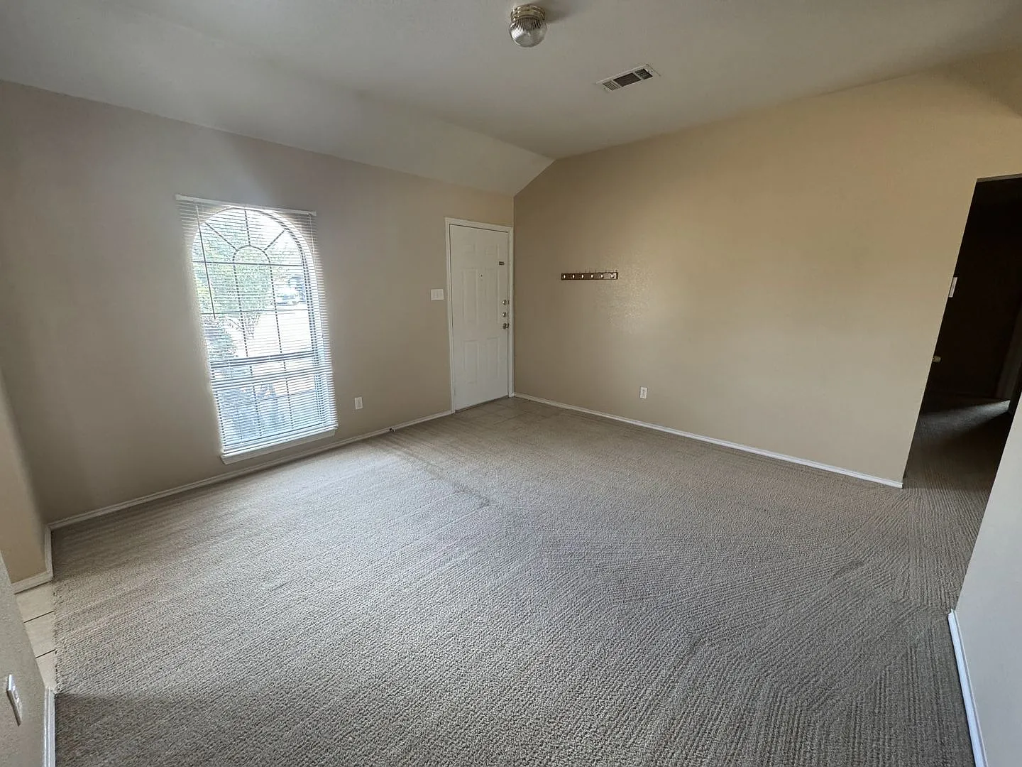 4-Bedroom House for Rent in Killeen — Photo 4