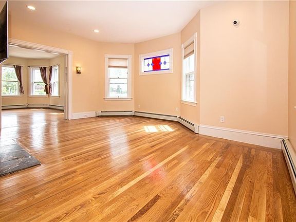 4th image of 117 Keene St