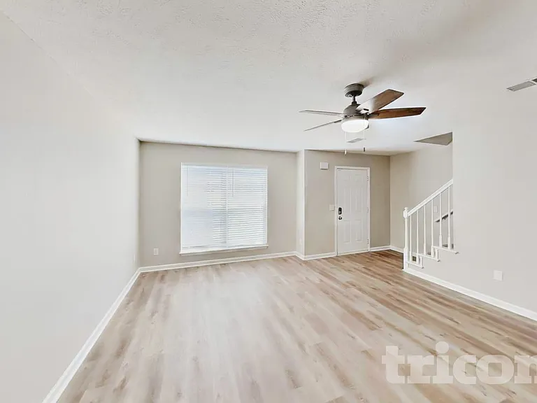 700 Holland Ridge Dr — Photo 4