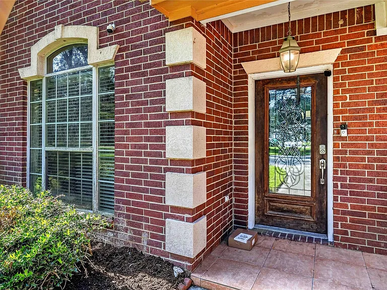 22962 Volga Dr — Photo 4