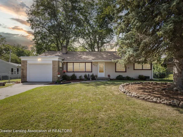 927 Dryer Farm Rd, Lansing, MI 48917
