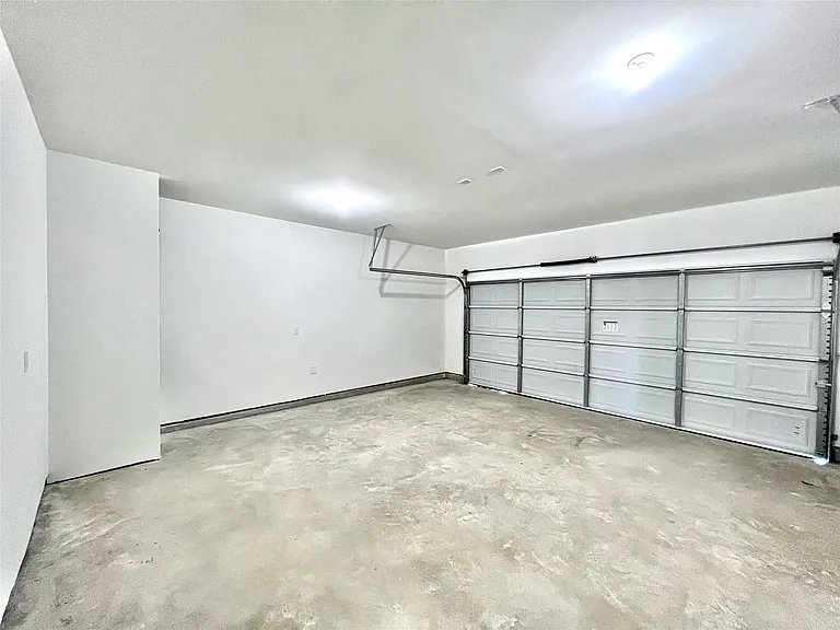 680 Amesbury Rd — Photo 16