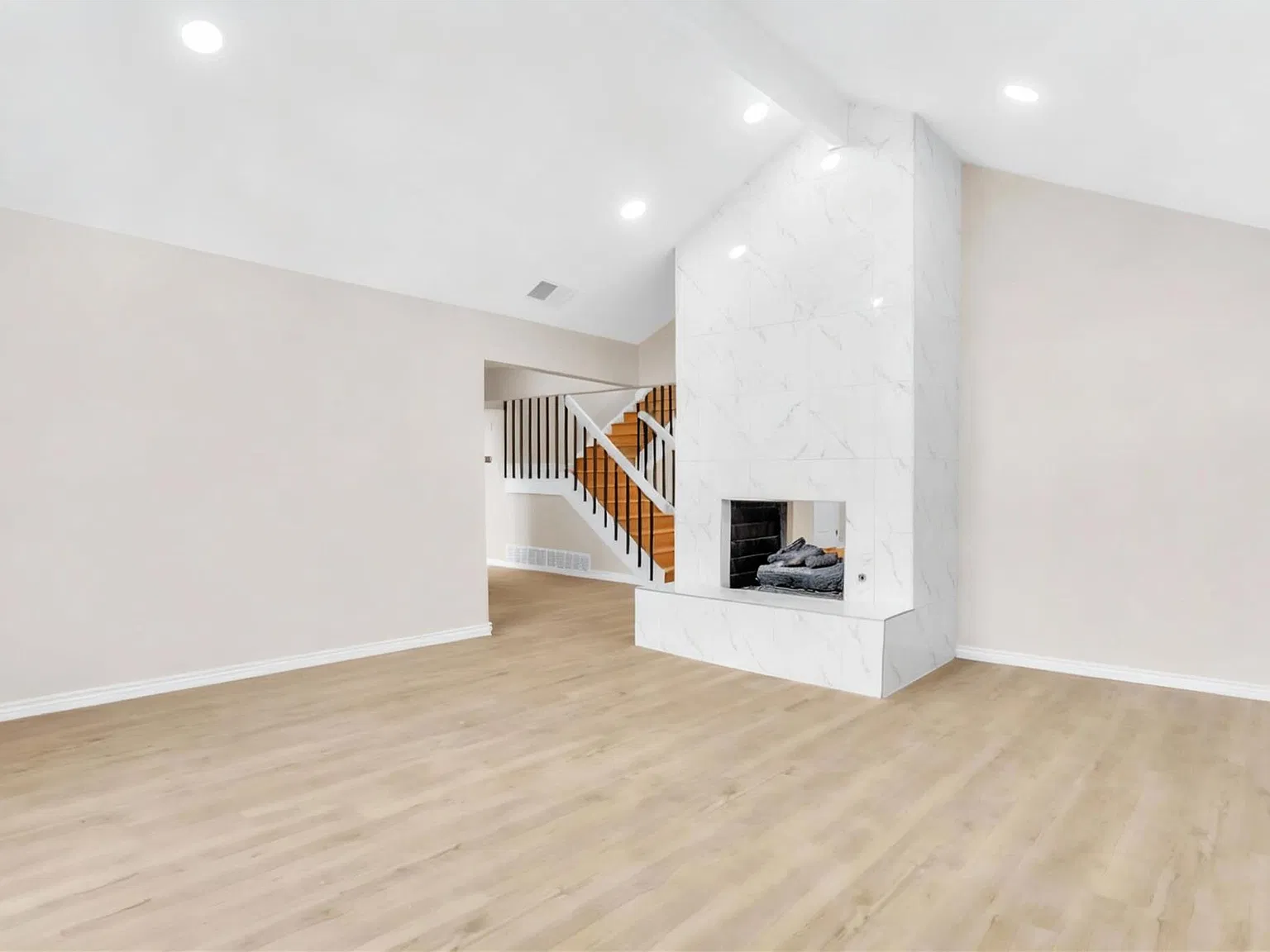 4 bed, 2730 sqft, $2,995 — Photo 4