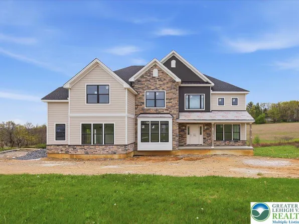 2451 Fairway Ln #52, Moore Township, PA 18014
