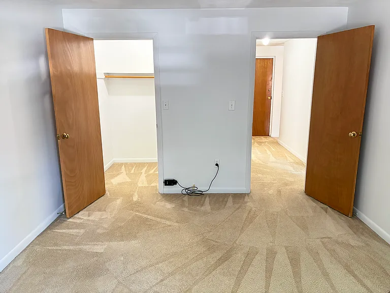 Lexington St Apartments — Photo 46