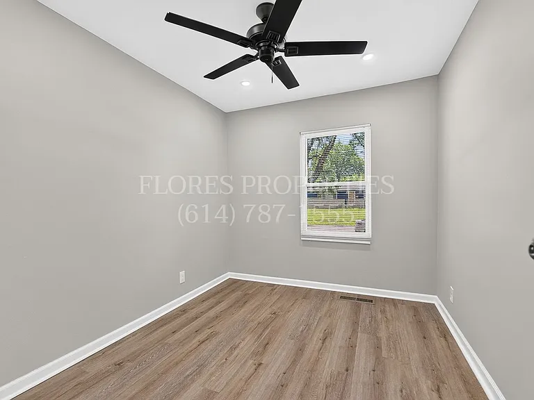 1300 Evaline Dr — Photo 27