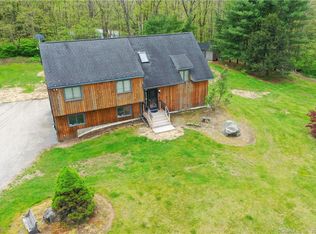 112 White Deer Rocks Rd, Woodbury, CT 06798