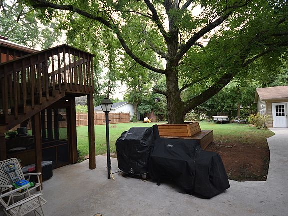 4th image of 876 Dorset Dr