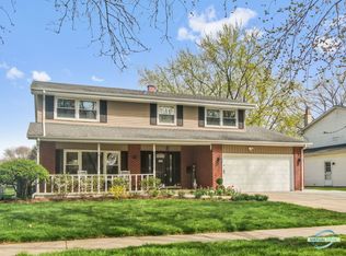 9S135 Nantucket Dr, Darien, IL
