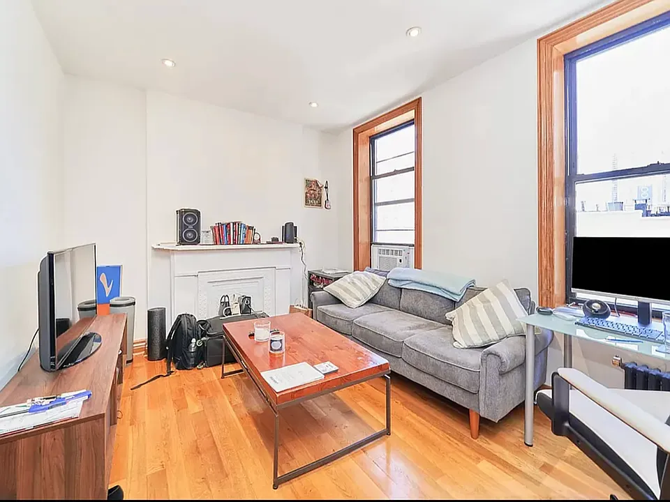 362 W 36th St #4F