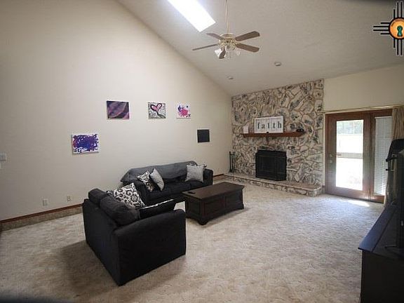 3rd image of 205 Diamondhead Dr