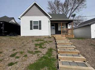 607 E 4th St, Milan, MO 63556