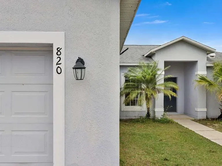 820 Grantham Dr — Photo 2