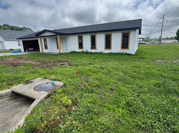 1801 N Holmes Dr, Marion, IL 62959