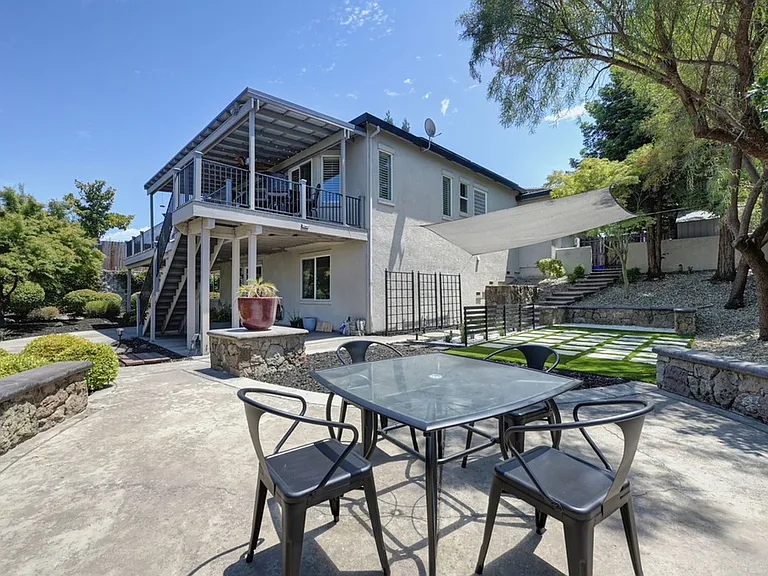 7029 Pembroke Way — Photo 84