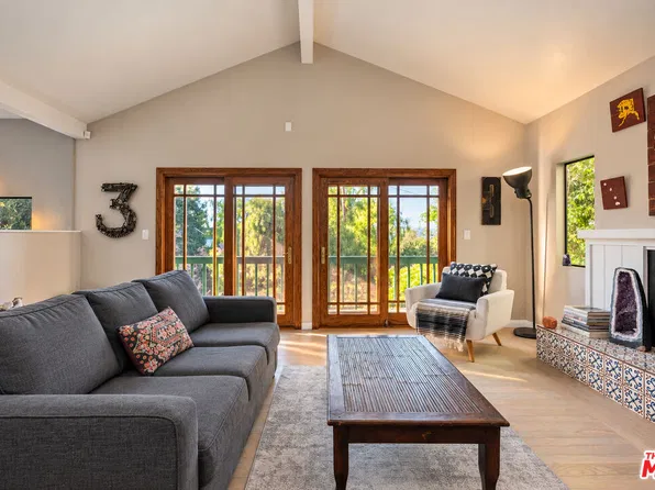23620 Clover Trl, Calabasas, CA 91302
