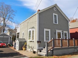 6 Guerney Ct, Newport, RI 02840