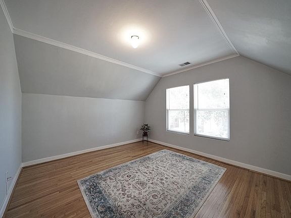 4th image of 5847 W Warwick Ave #2