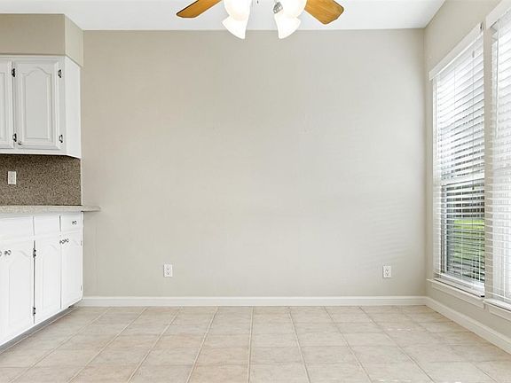 5th image of 1002 Crestview Dr